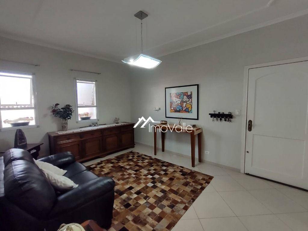 Casa à venda com 3 quartos, 220m² - Foto 4