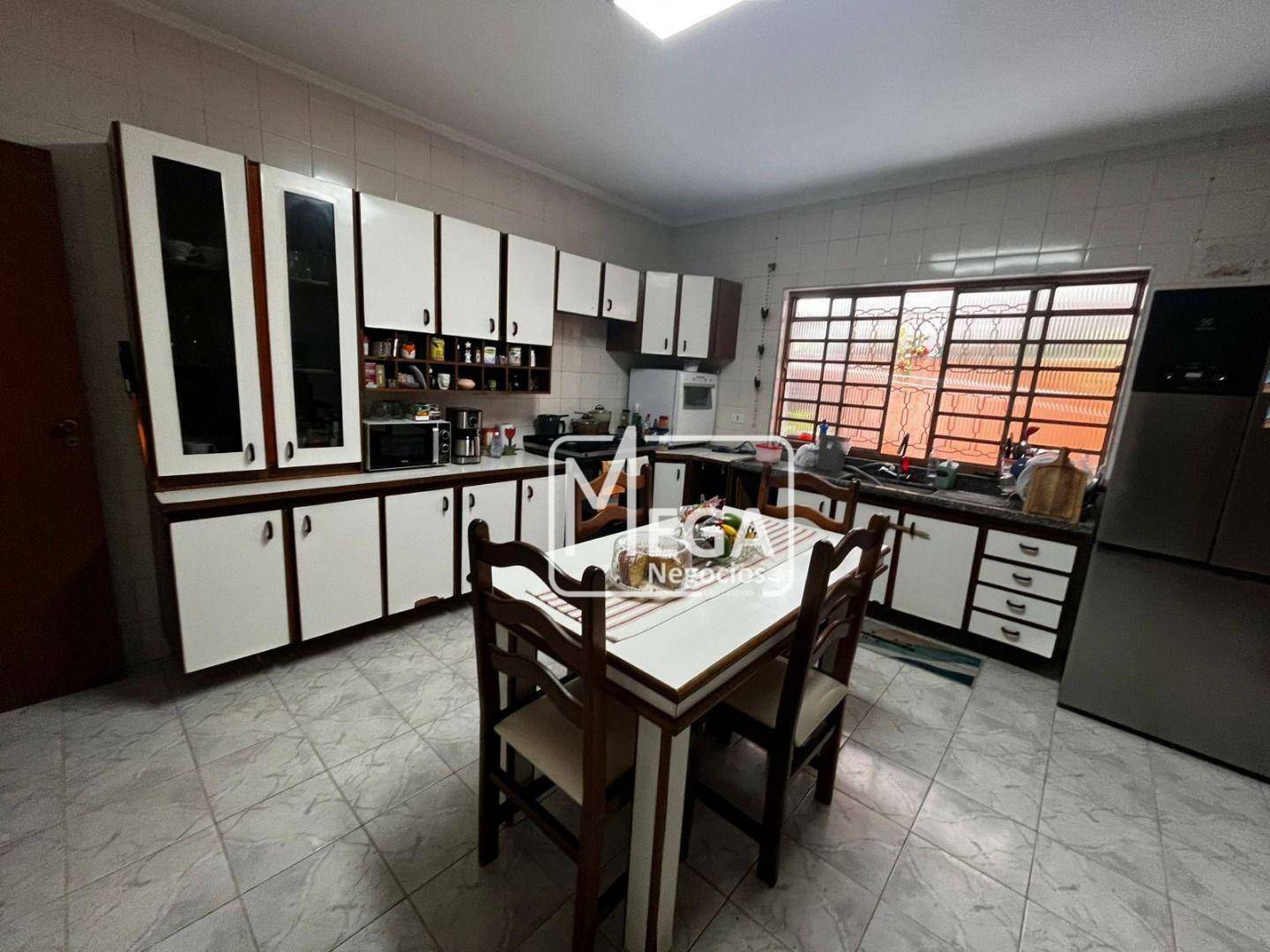 Sobrado à venda com 3 quartos, 185m² - Foto 1