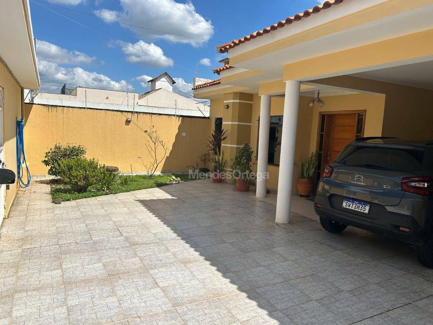 Casa à venda com 4 quartos, 237m² - Foto 3