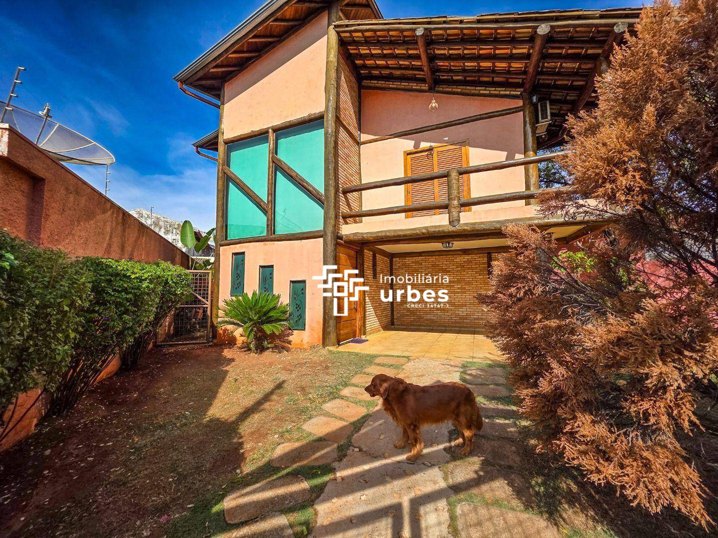 Casa, 3 quartos, 221 m² - Foto 1