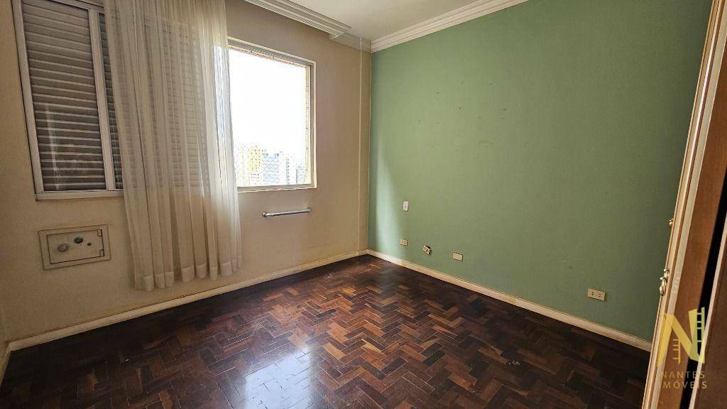 Apartamento à venda com 3 quartos, 118m² - Foto 19