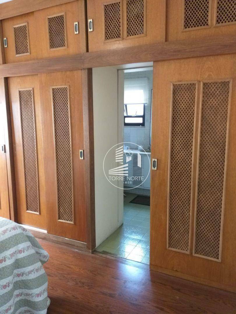 Apartamento à venda com 4 quartos, 236m² - Foto 8