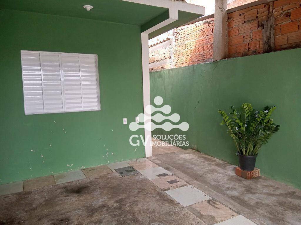 Casa à venda e aluguel com 3 quartos, 72m² - Foto 1