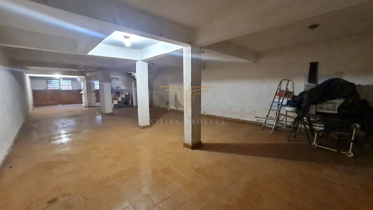 Casa à venda com 4 quartos, 300m² - Foto 27