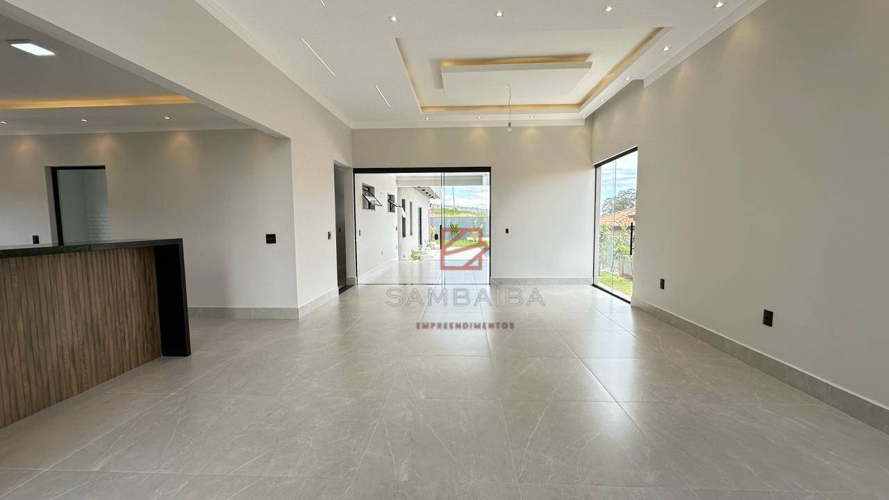 Casa à venda com 3 quartos, 204m² - Foto 4