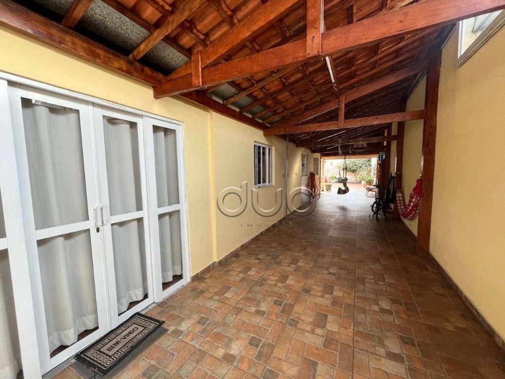 Casa à venda com 3 quartos, 141m² - Foto 1