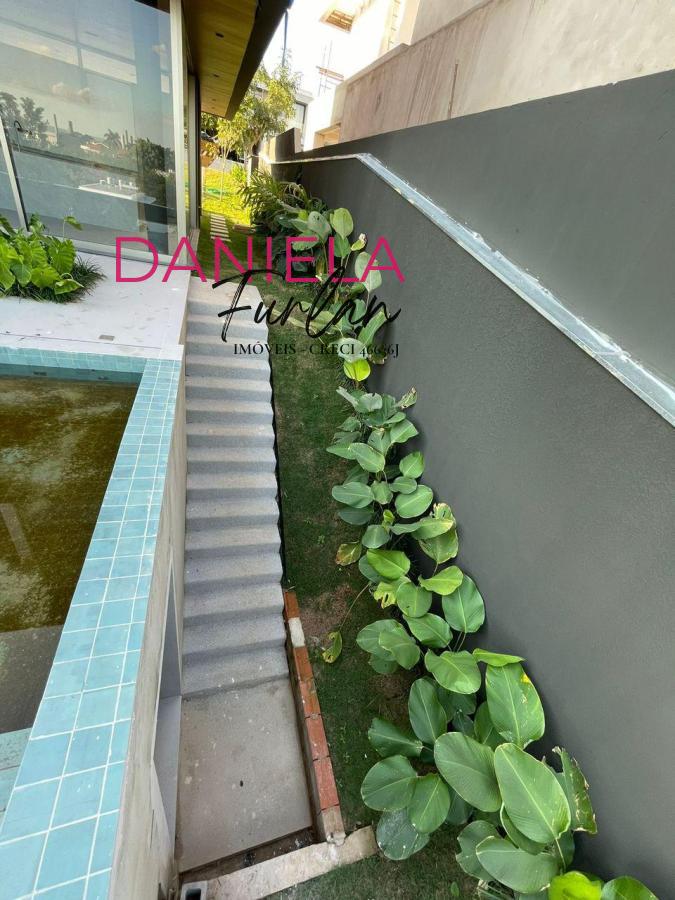 Casa de Condomínio à venda com 4 quartos, 380m² - Foto 37