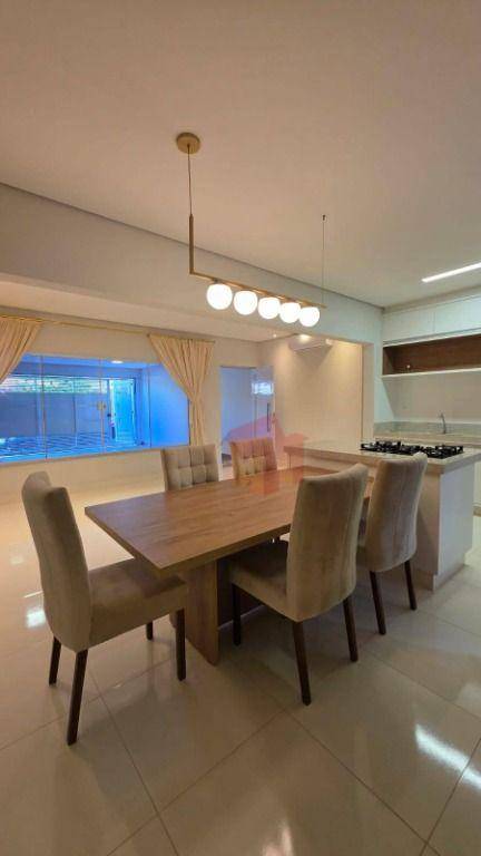 Casa à venda com 3 quartos, 130m² - Foto 1