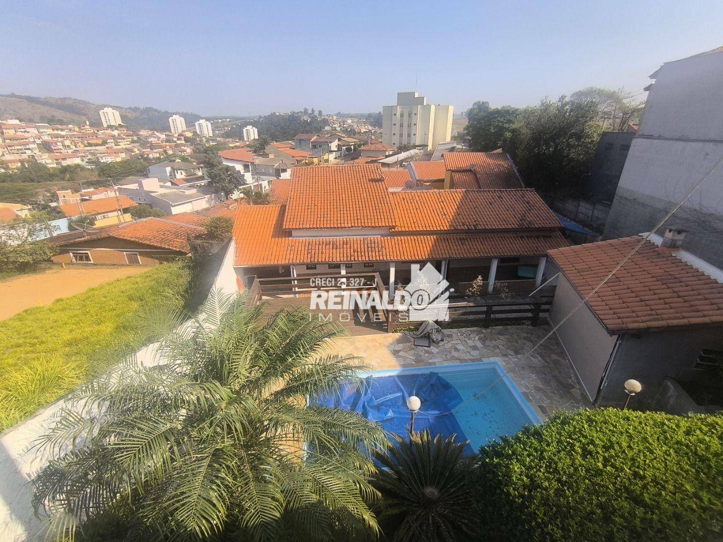 Casa à venda com 3 quartos, 216m² - Foto 2