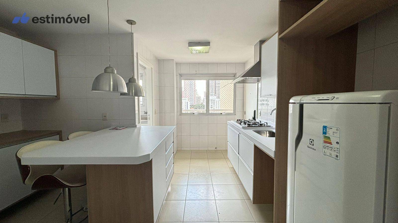 Apartamento para alugar com 3 quartos, 135m² - Foto 13