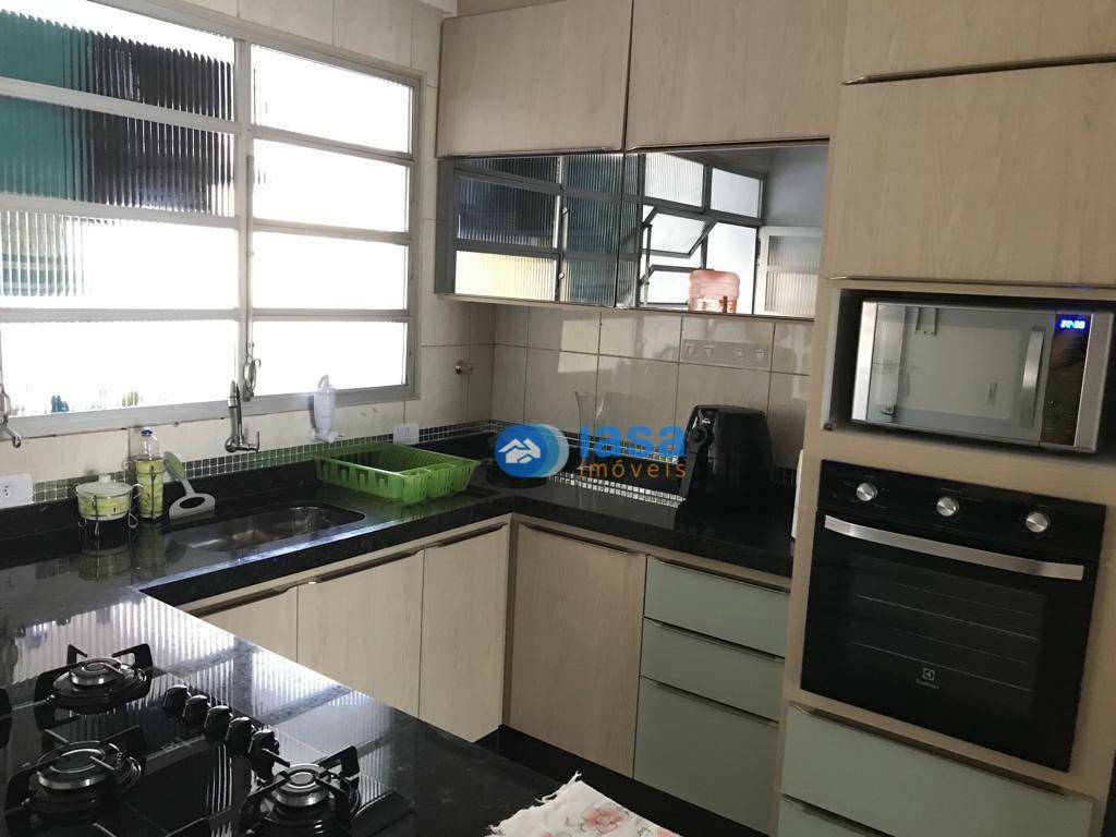 Apartamento à venda com 3 quartos, 192m² - Foto 2