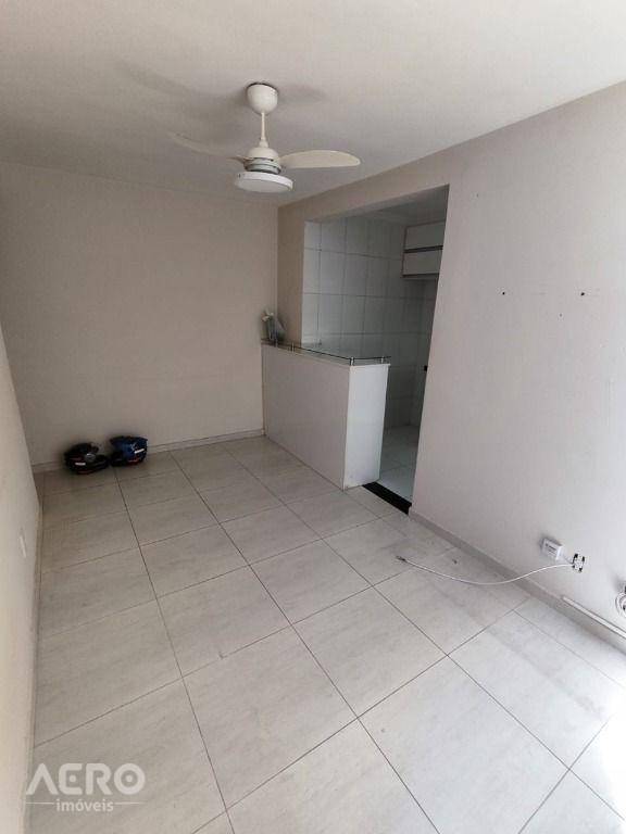 Apartamento à venda com 2 quartos, 49m² - Foto 4