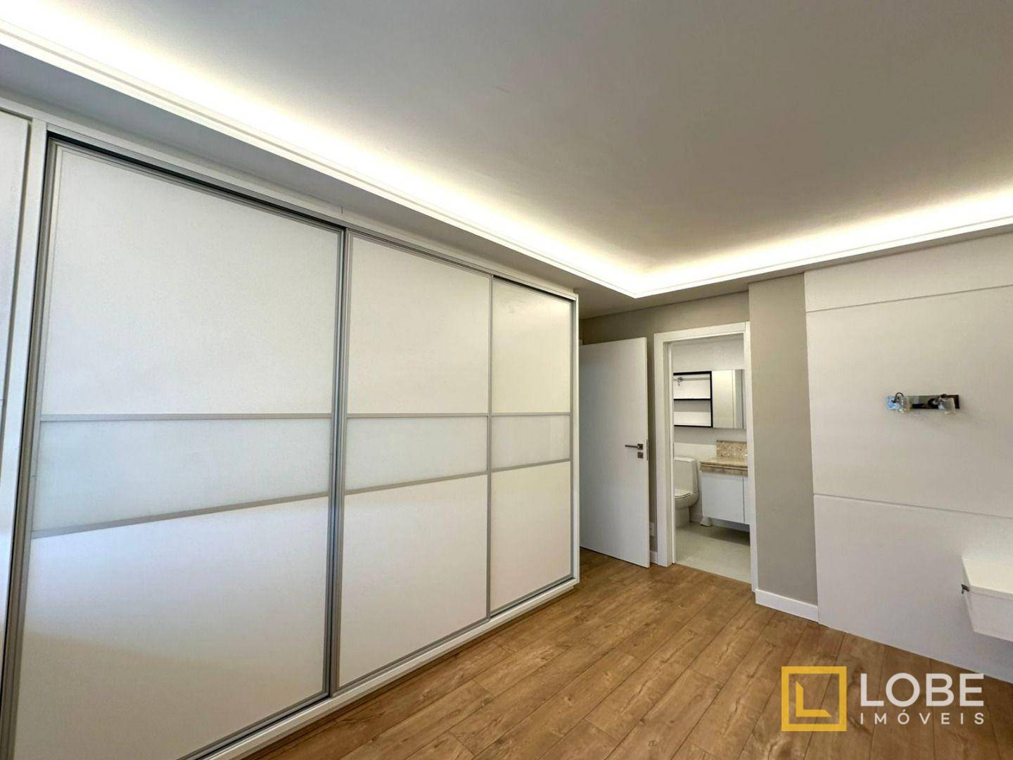 Apartamento à venda com 3 quartos, 127m² - Foto 8