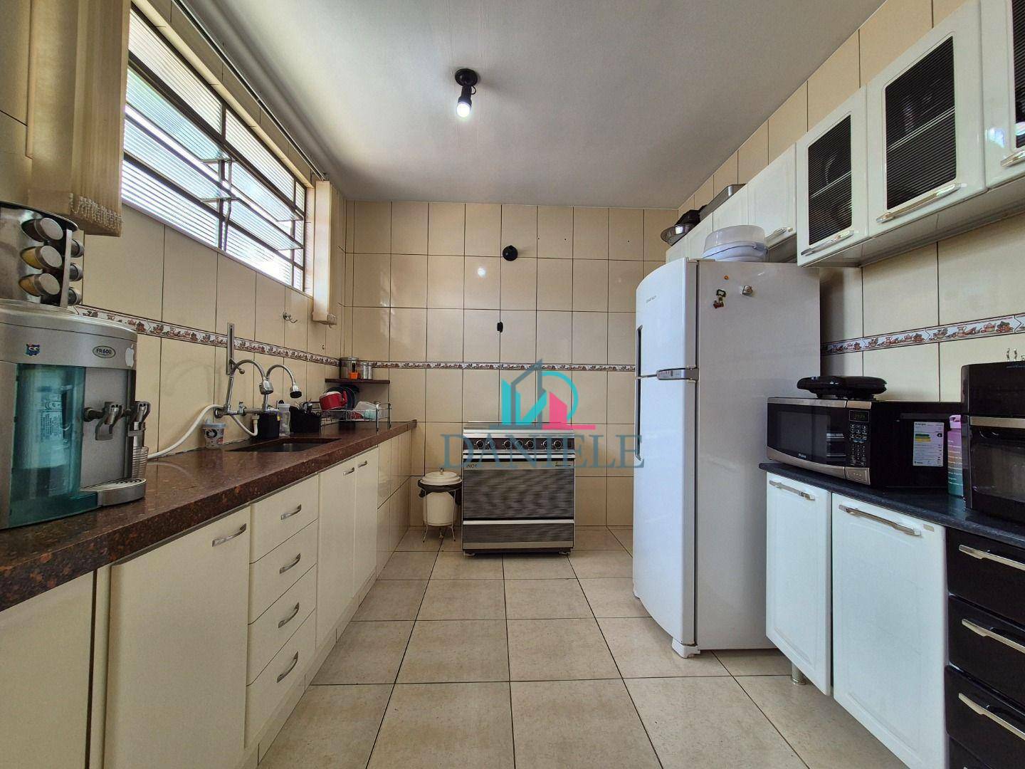 Casa à venda com 3 quartos, 182m² - Foto 18