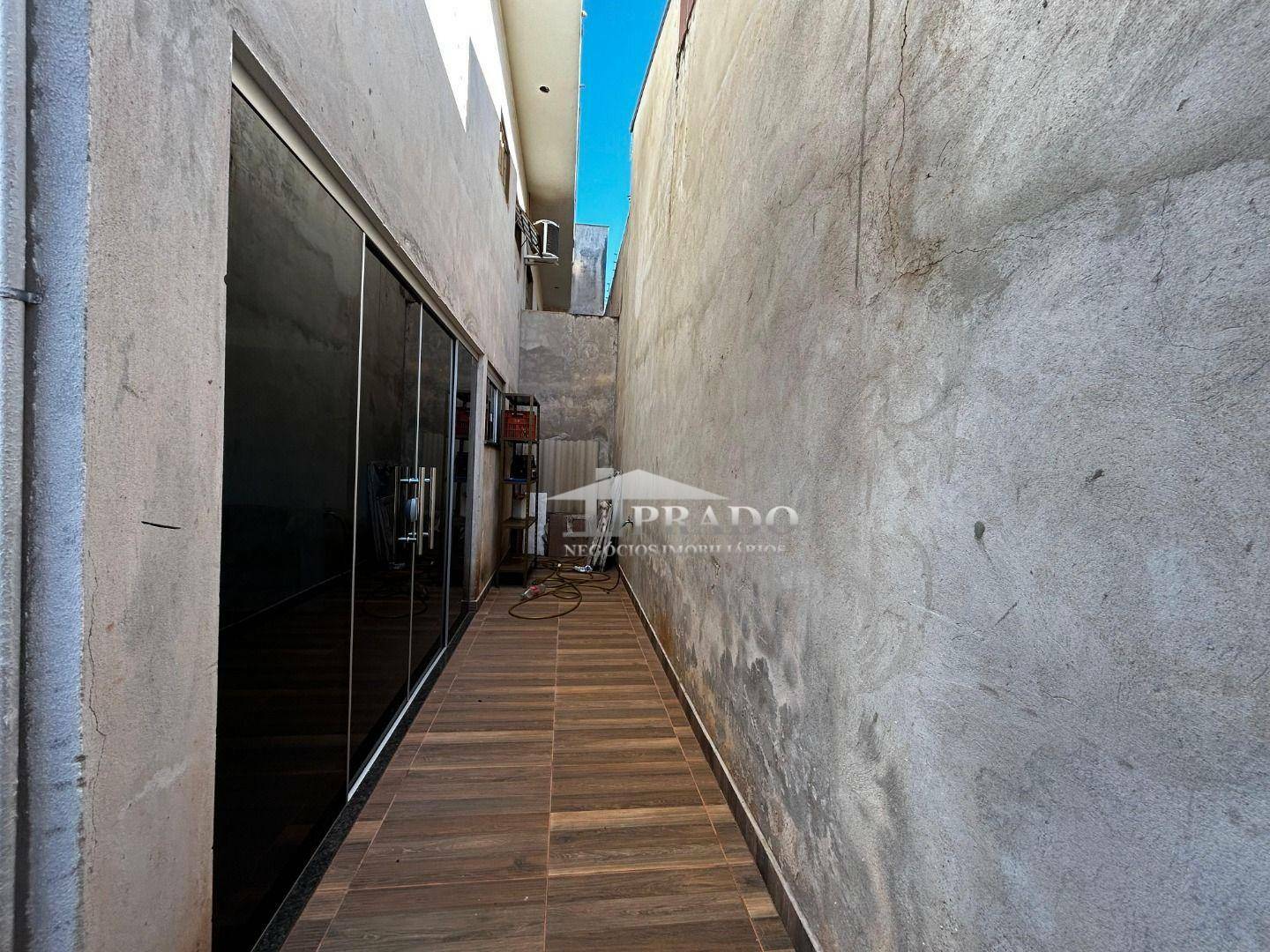 Casa à venda com 3 quartos, 214m² - Foto 11
