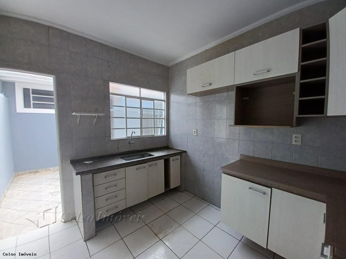 Casa à venda com 2 quartos, 128m² - Foto 9