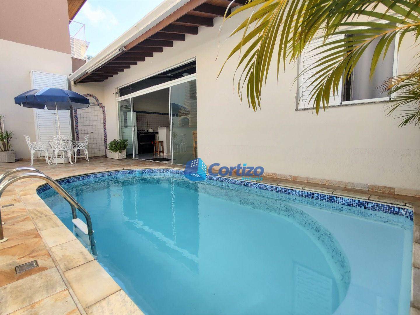 Casa de Condomínio à venda com 3 quartos, 257m² - Foto 1