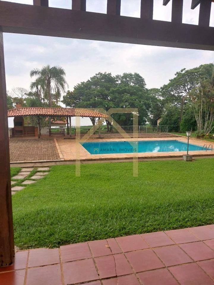 Chácara à venda com 4 quartos, 200m² - Foto 1