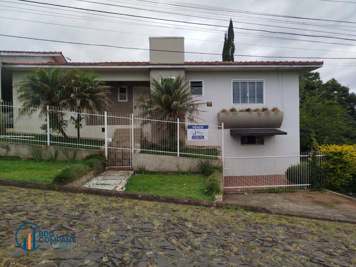 Casa, 4 quartos, 304 m² - Foto 1