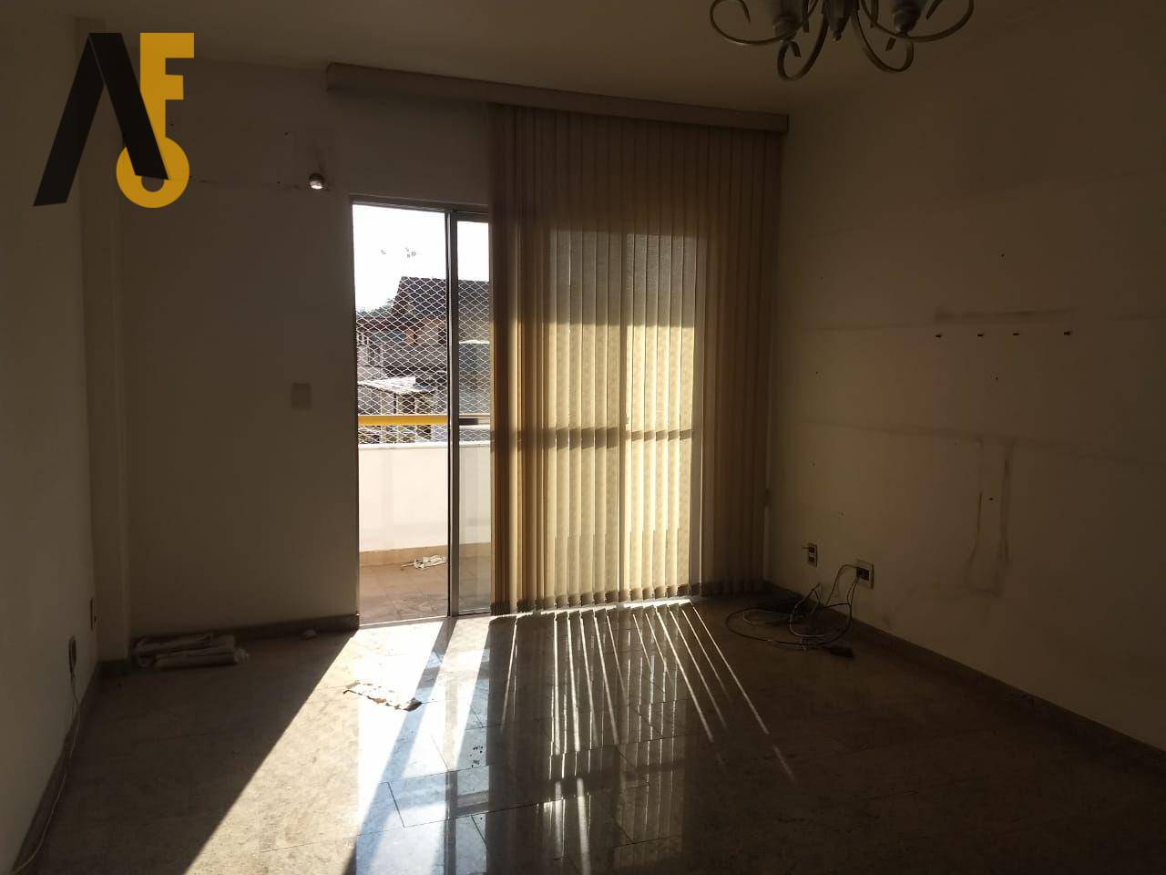 Apartamento à venda com 2 quartos, 70m² - Foto 1