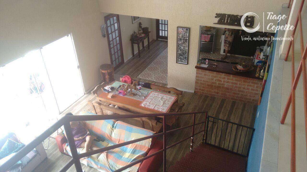 Casa de Condomínio à venda com 3 quartos, 300m² - Foto 1