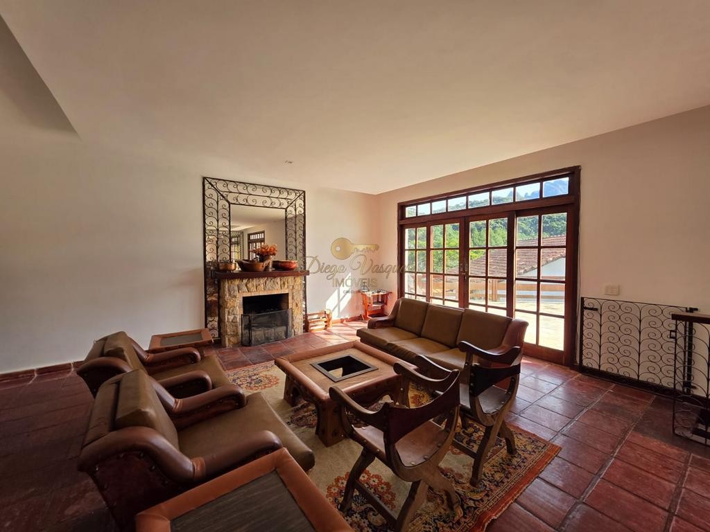 Casa de Condomínio para alugar com 4 quartos, 330m² - Foto 8