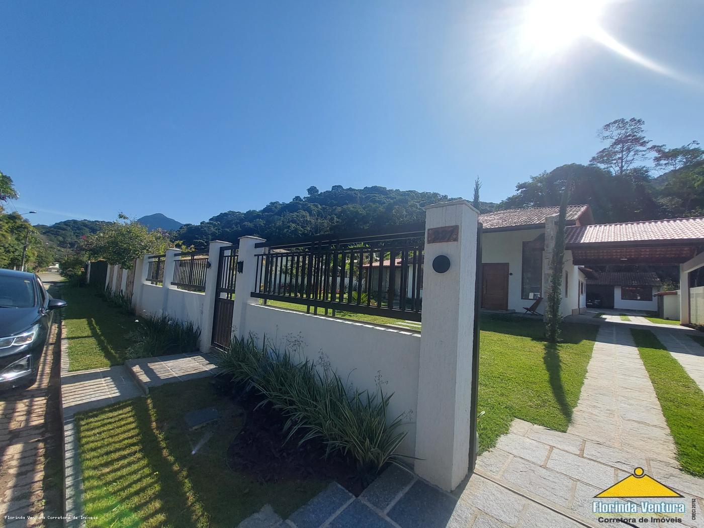 Casa de Condomínio à venda com 4 quartos, 345m² - Foto 1