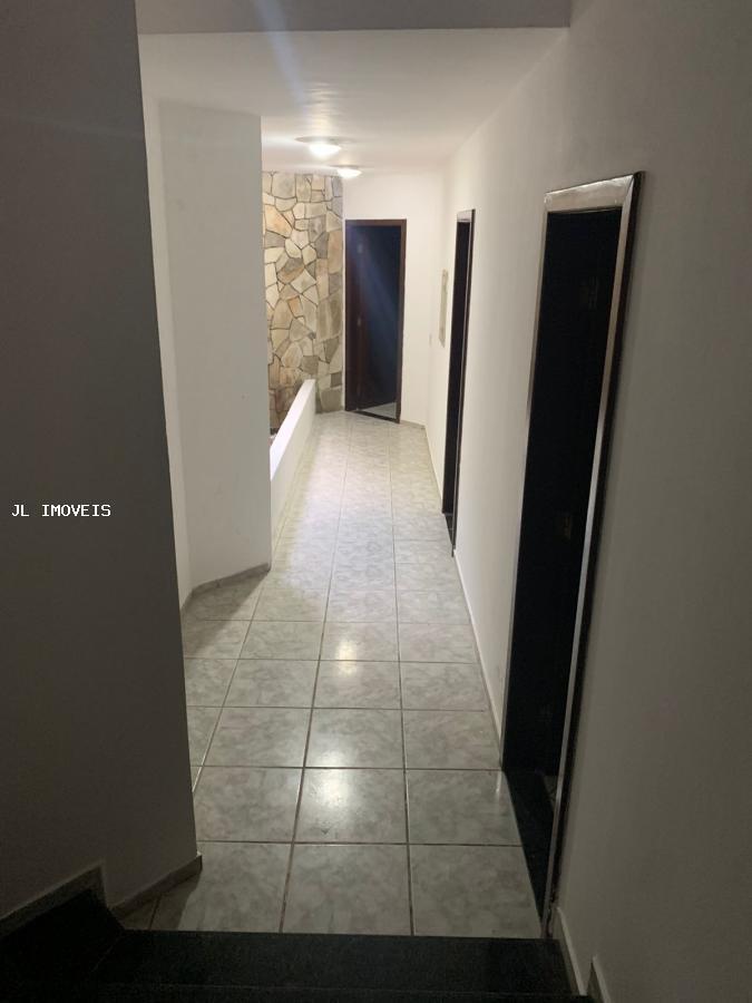 Casa para alugar com 4 quartos, 600m² - Foto 17
