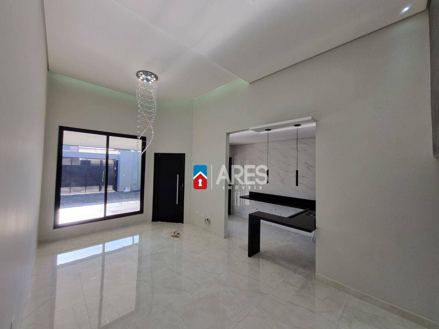 Casa à venda com 2 quartos, 107m² - Foto 1