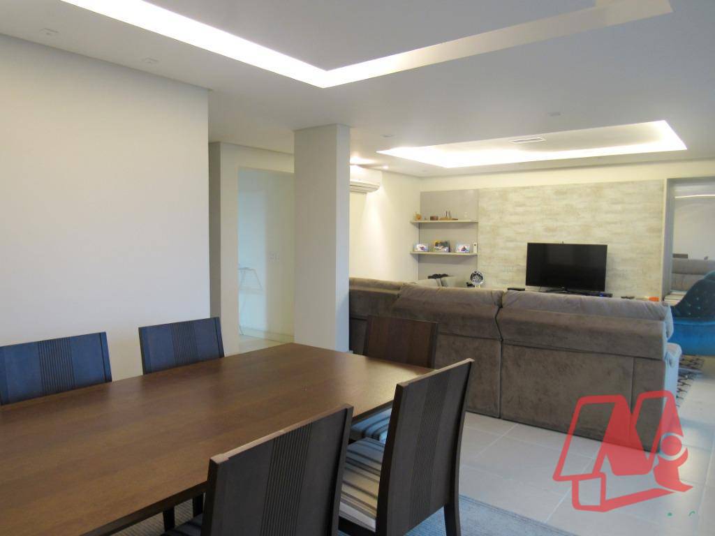 Apartamento para alugar com 3 quartos, 130m² - Foto 4