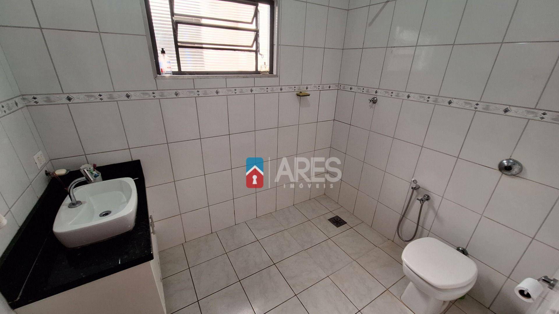 Casa para alugar com 3 quartos, 194m² - Foto 3