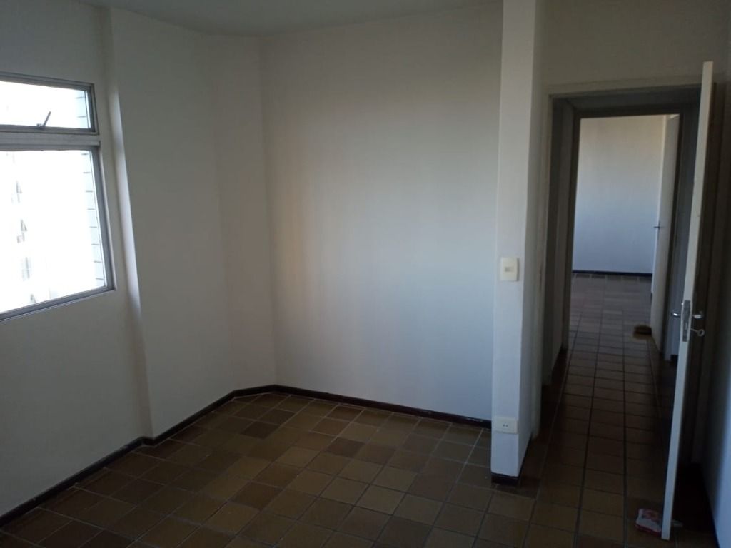 Apartamento à venda com 3 quartos, 135m² - Foto 10