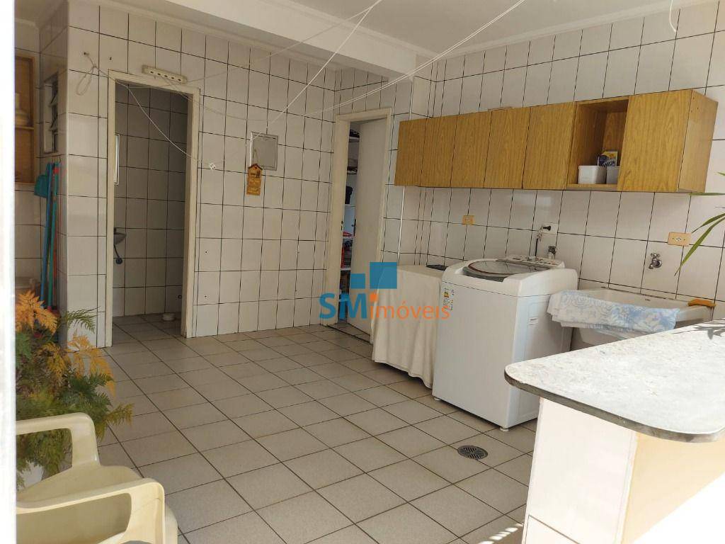 Casa à venda com 6 quartos, 200m² - Foto 4