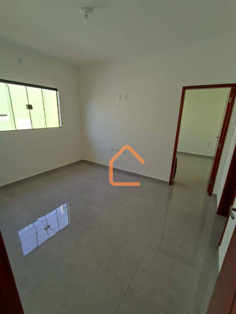 Casa à venda com 3 quartos, 99m² - Foto 2