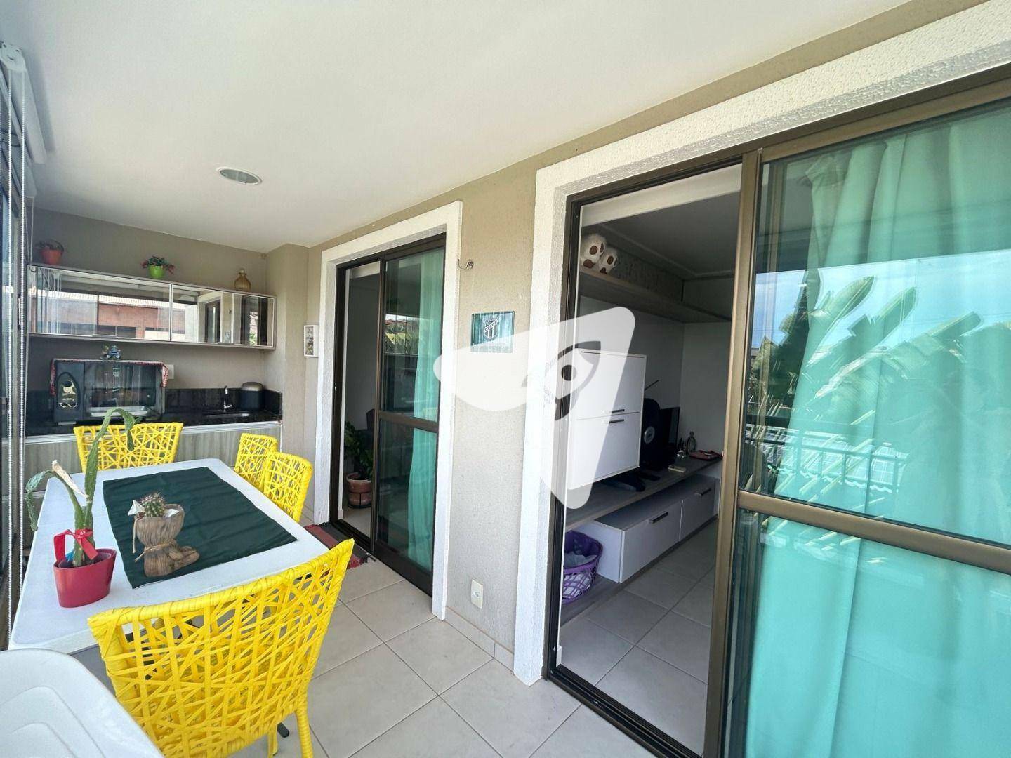 Apartamento à venda com 2 quartos, 67m² - Foto 3