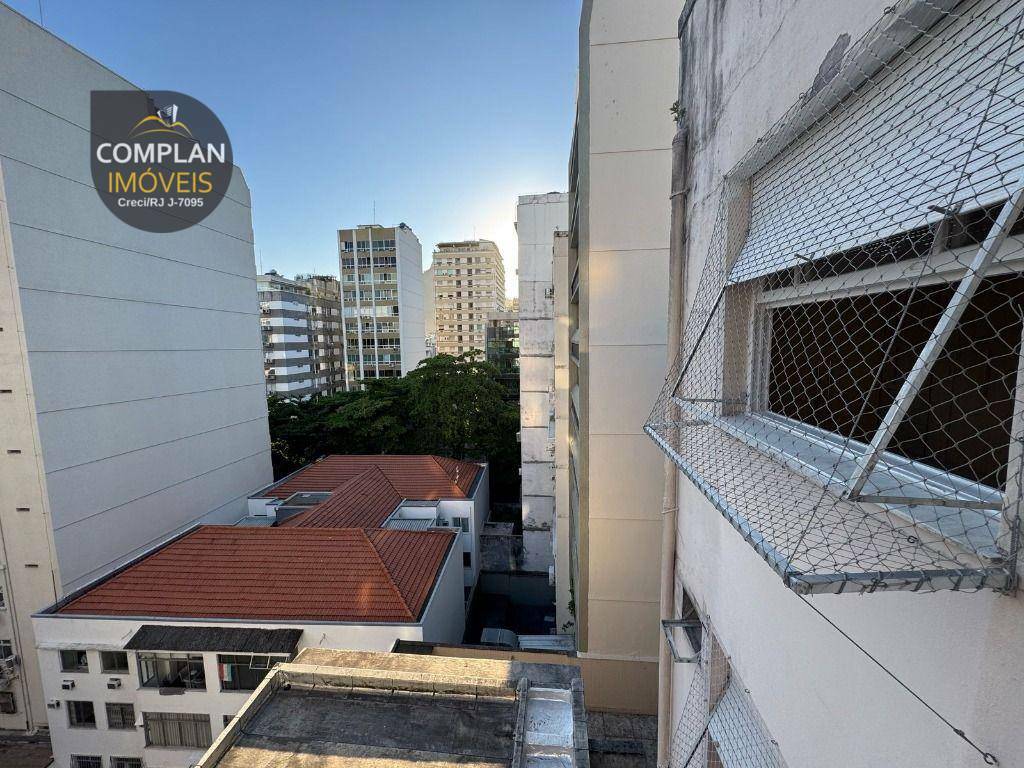 Apartamento para alugar com 3 quartos, 140m² - Foto 13