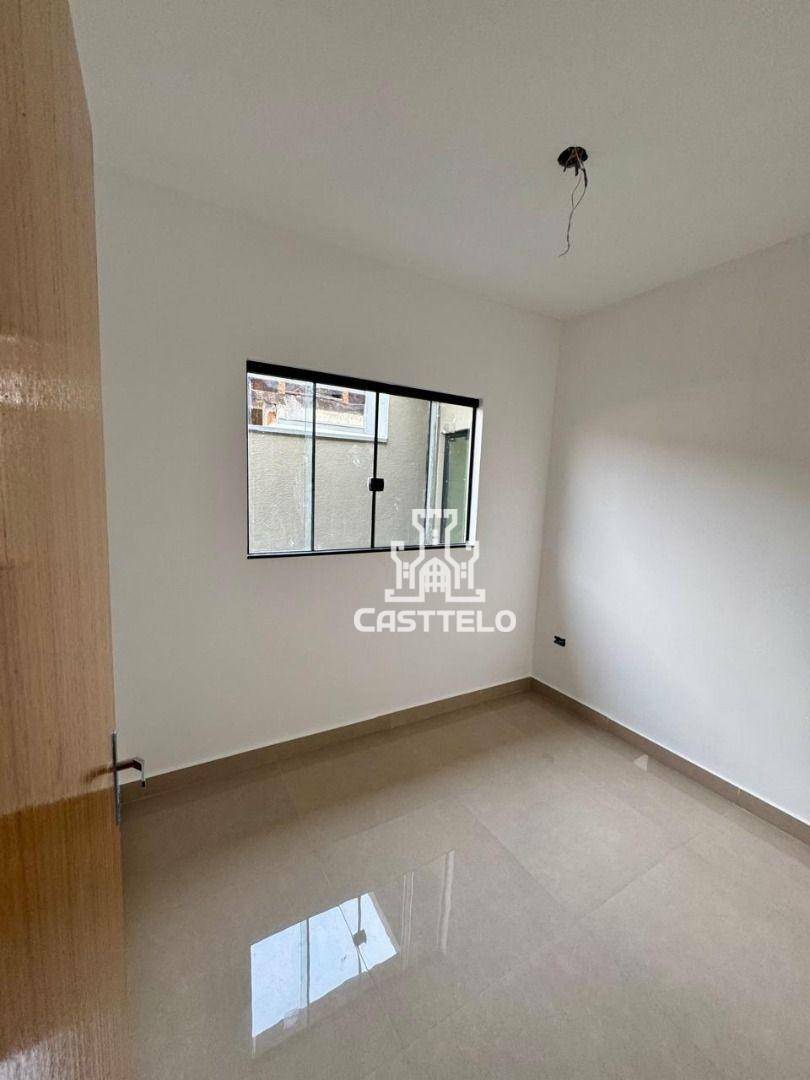 Casa à venda com 3 quartos, 80m² - Foto 2