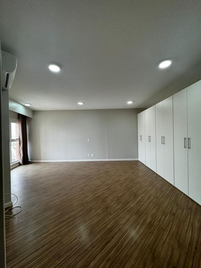 Apartamento para alugar com 3 quartos, 232m² - Foto 18