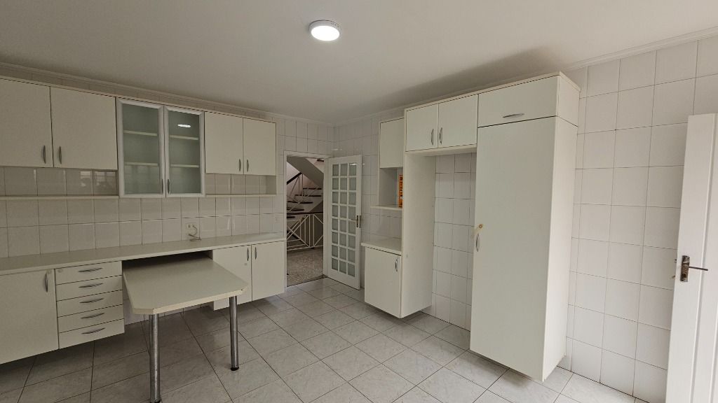 Casa de Condomínio para alugar com 6 quartos, 450m² - Foto 21