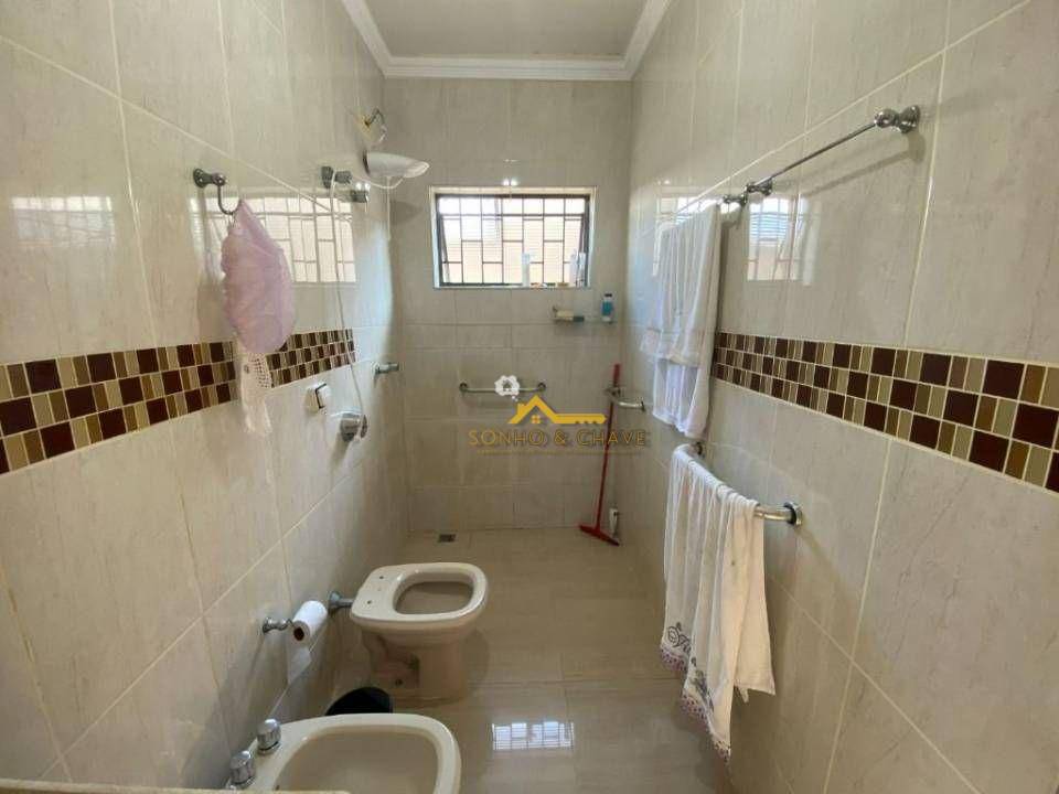 Casa à venda e aluguel com 3 quartos, 176m² - Foto 9