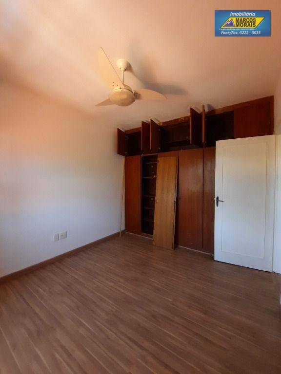 Casa à venda com 3 quartos, 268m² - Foto 12