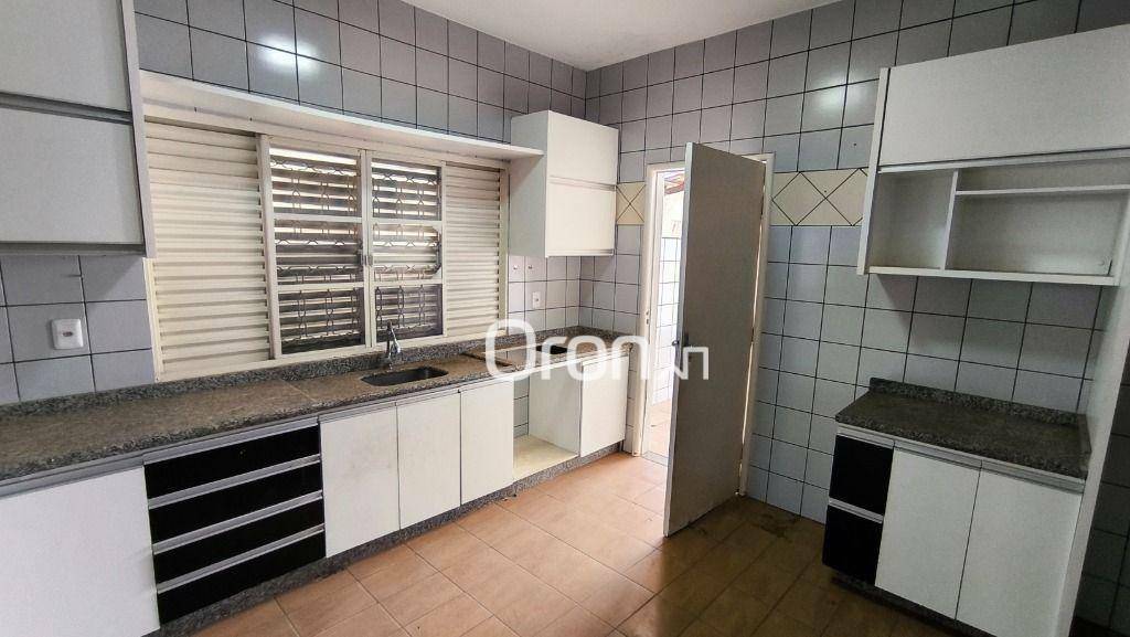 Sobrado à venda com 5 quartos, 200m² - Foto 8