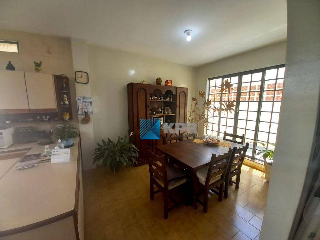 Casa à venda com 3 quartos, 246m² - Foto 9