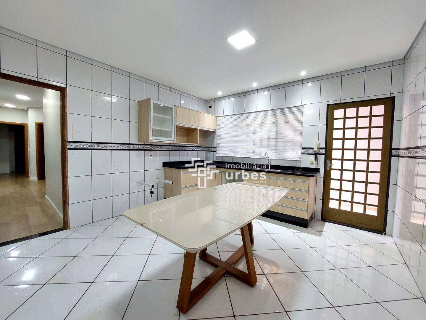 Casa para alugar com 3 quartos, 169m² - Foto 4