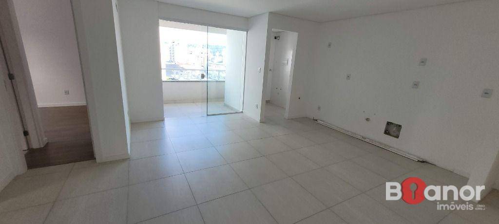 Apartamento à venda com 3 quartos, 8107m² - Foto 4