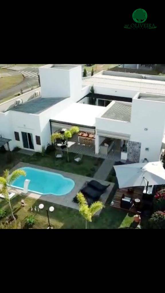 Casa de Condomínio à venda com 3 quartos, 320m² - Foto 1