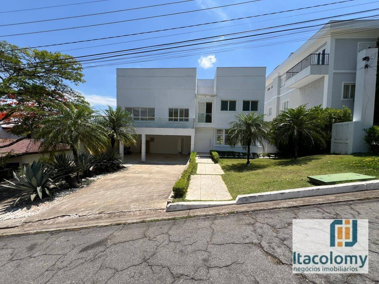 Casa de Condomínio à venda com 4 quartos, 442m² - Foto 1