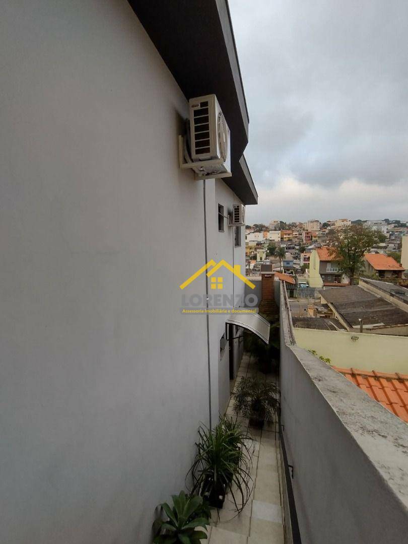 Casa à venda com 3 quartos, 210m² - Foto 4