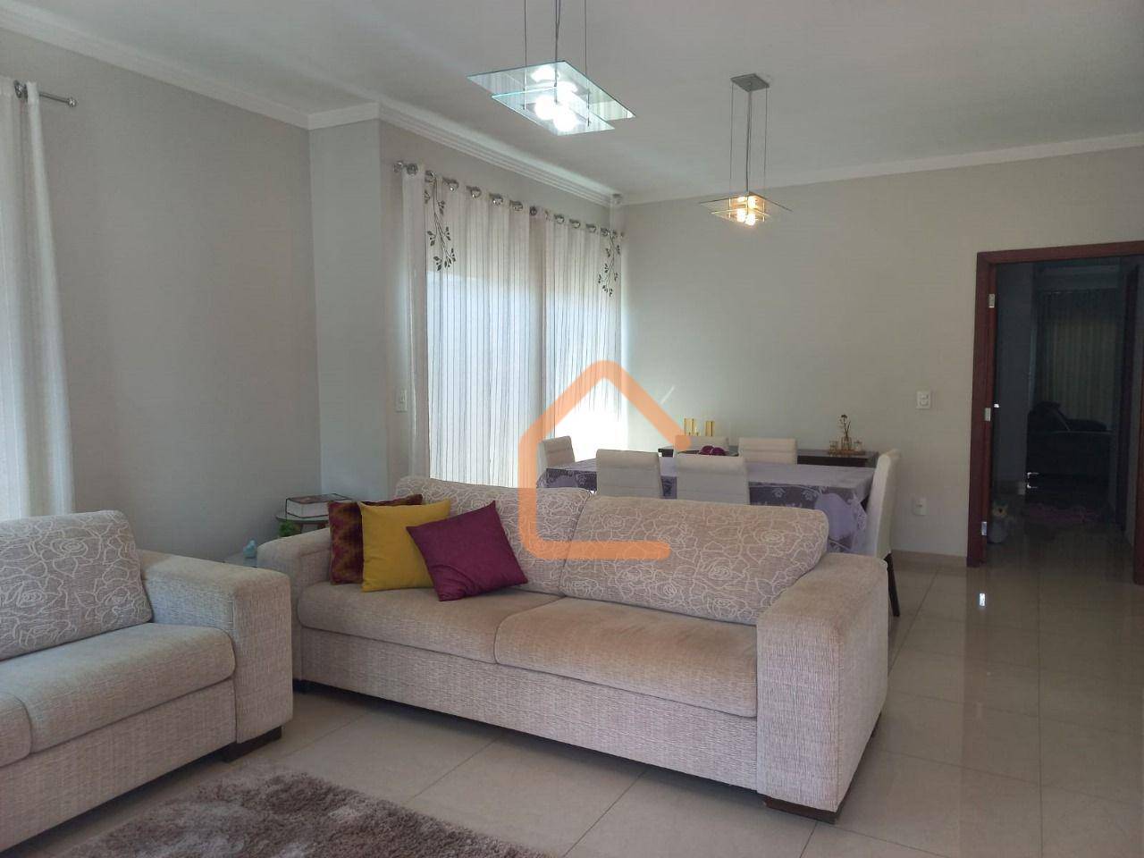 Casa, 5 quartos, 240 m² - Foto 3