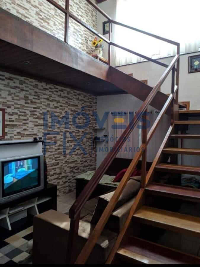 Casa à venda com 3 quartos, 112m² - Foto 1